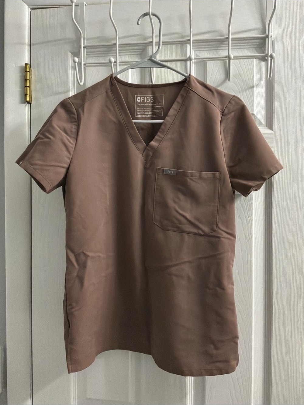 Figs Women's Jogger Scrub Set in Cocoa Brown - Picture 2 of 3